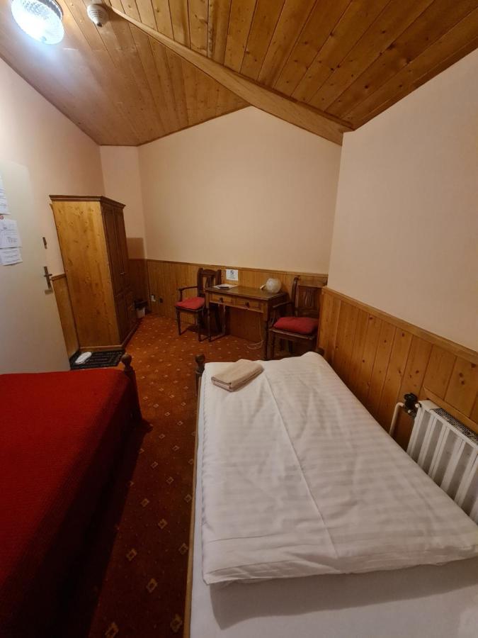garni Hotel ASAS*** Most Buitenkant foto