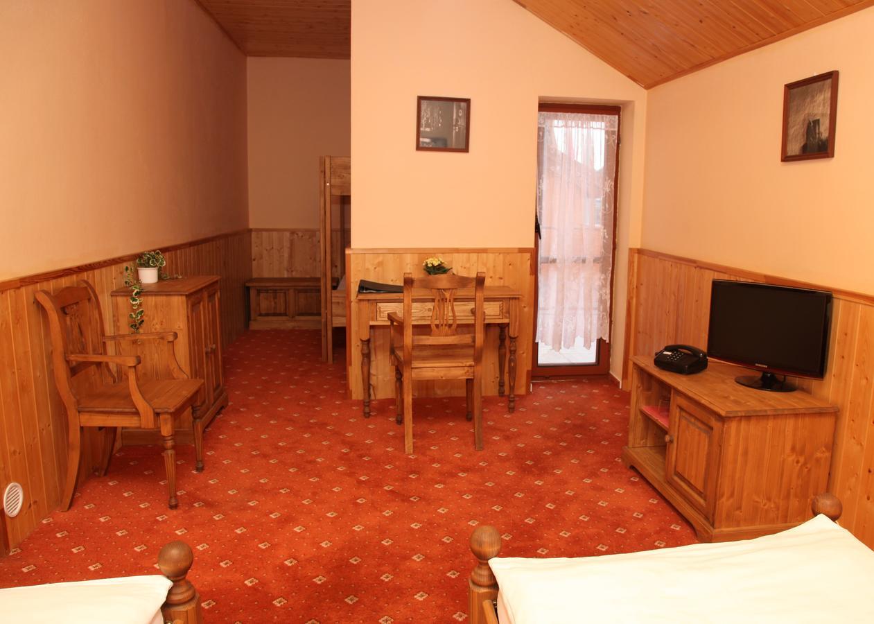 garni Hotel ASAS*** Most Buitenkant foto