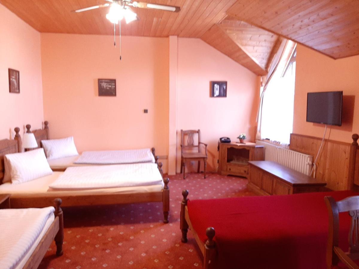 garni Hotel ASAS*** Most Buitenkant foto