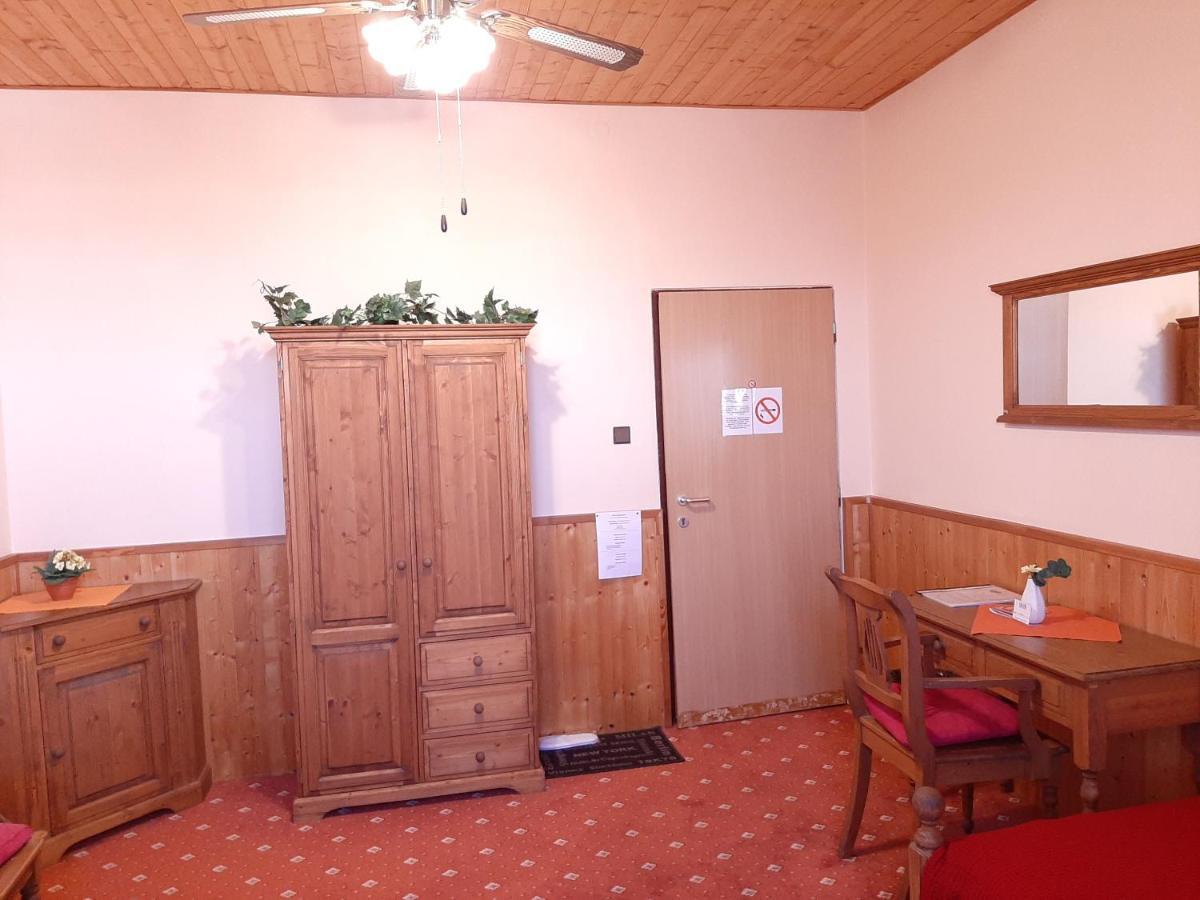 garni Hotel ASAS*** Most Buitenkant foto