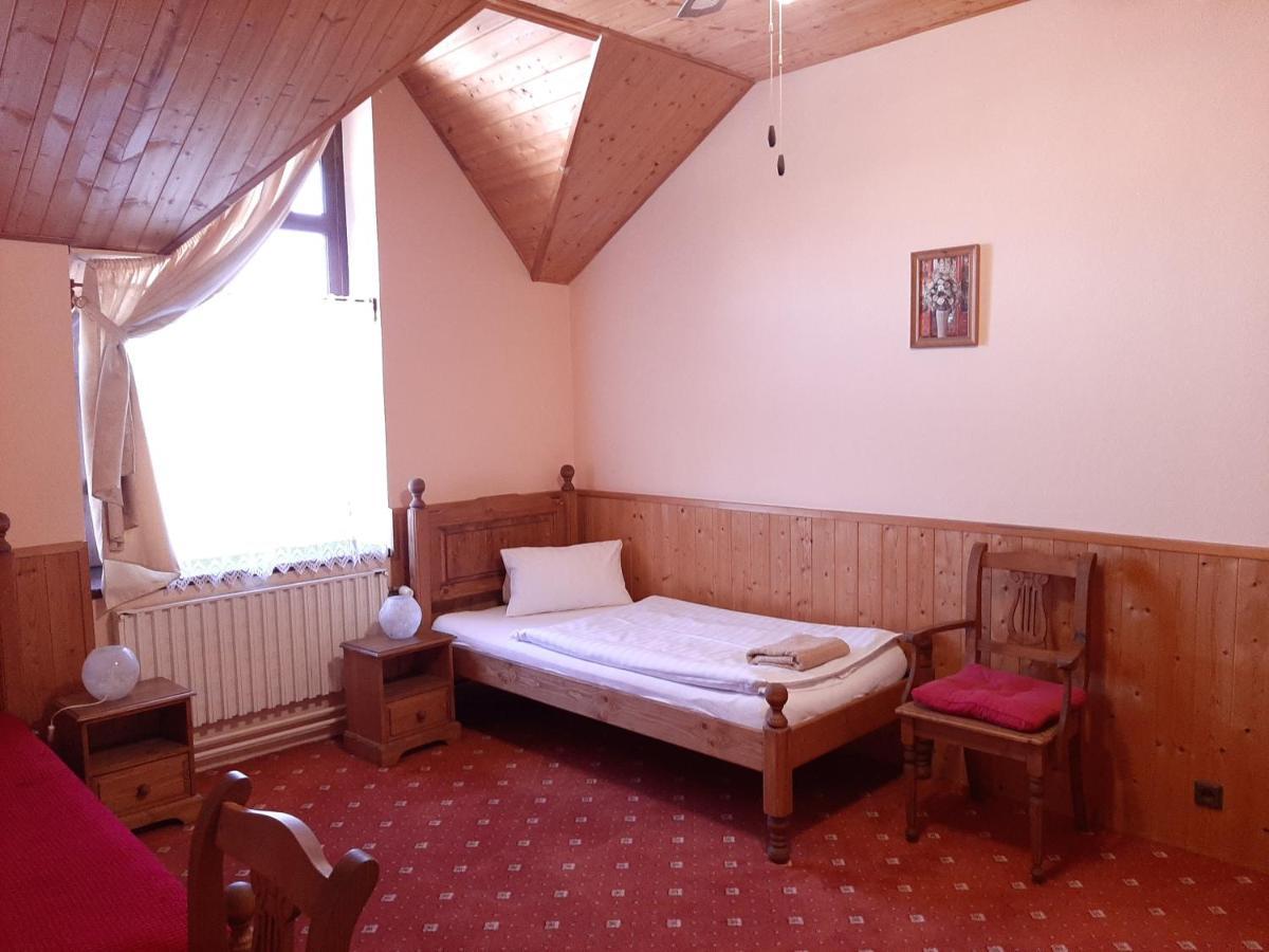 garni Hotel ASAS*** Most Buitenkant foto