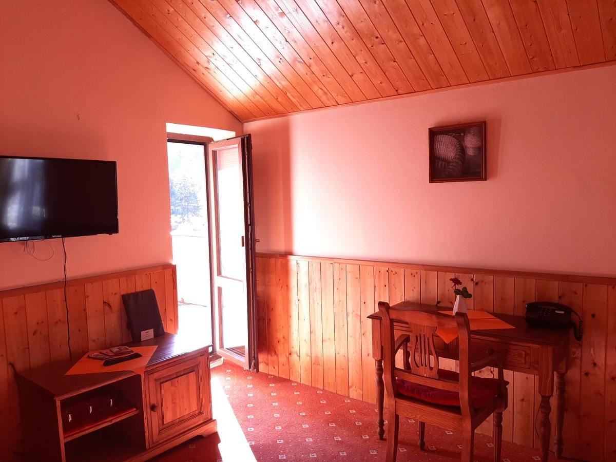 garni Hotel ASAS*** Most Buitenkant foto