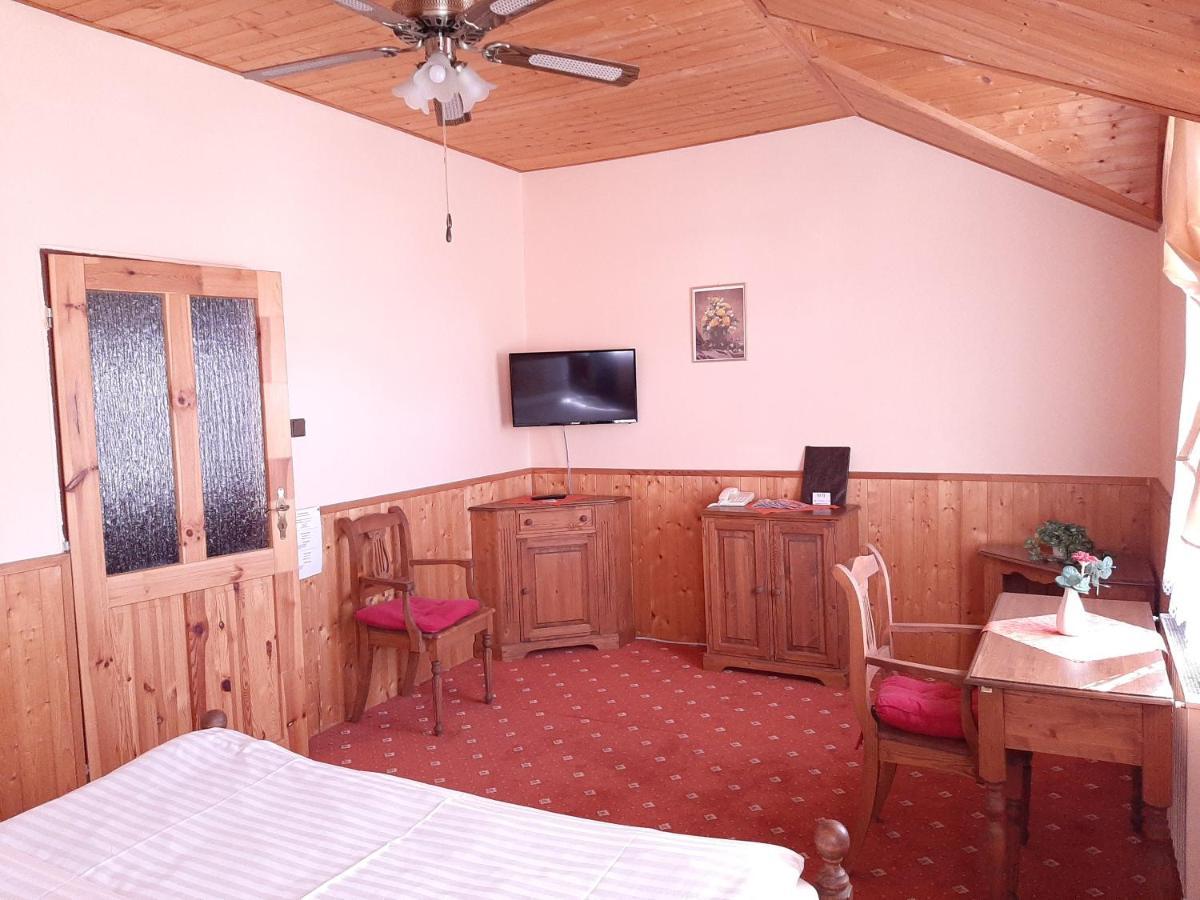 garni Hotel ASAS*** Most Buitenkant foto