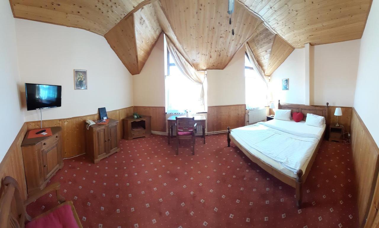 garni Hotel ASAS*** Most Buitenkant foto